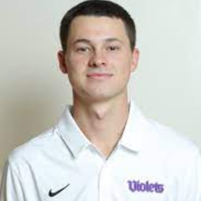 Tristan Gretzky is on the NYU men's golf team.